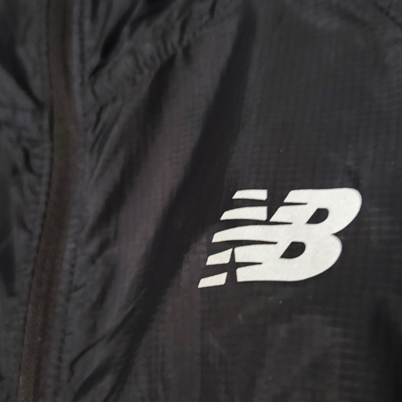 New Balance Reflective Accelerate Windcheater Jacket - Small - Picture 10 of 11